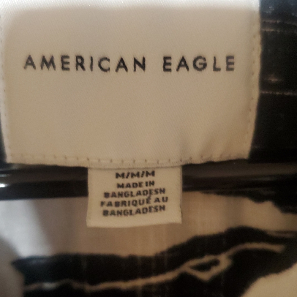 American Eagle Outfitters Black Shark Print Shirt Size Medium - Picture 3 of 4